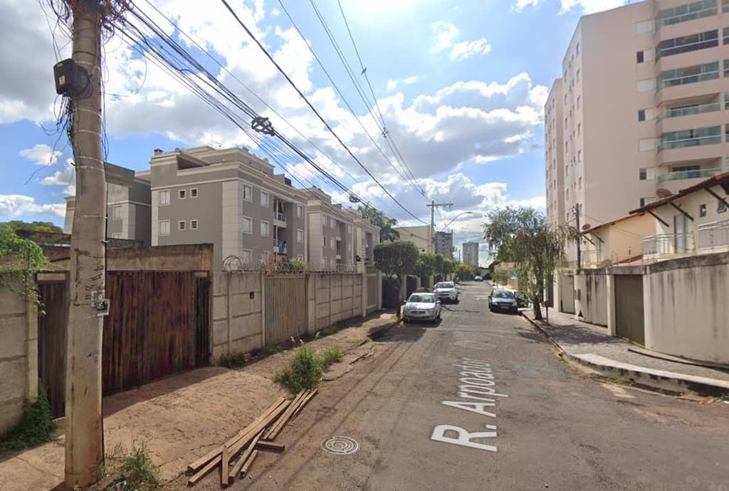 Foto 3 de 3: Terreno em leilão em Uberlândia - MG — Terreno 600m², DESOCUPADO no Copacabana em Uberlândia/MG