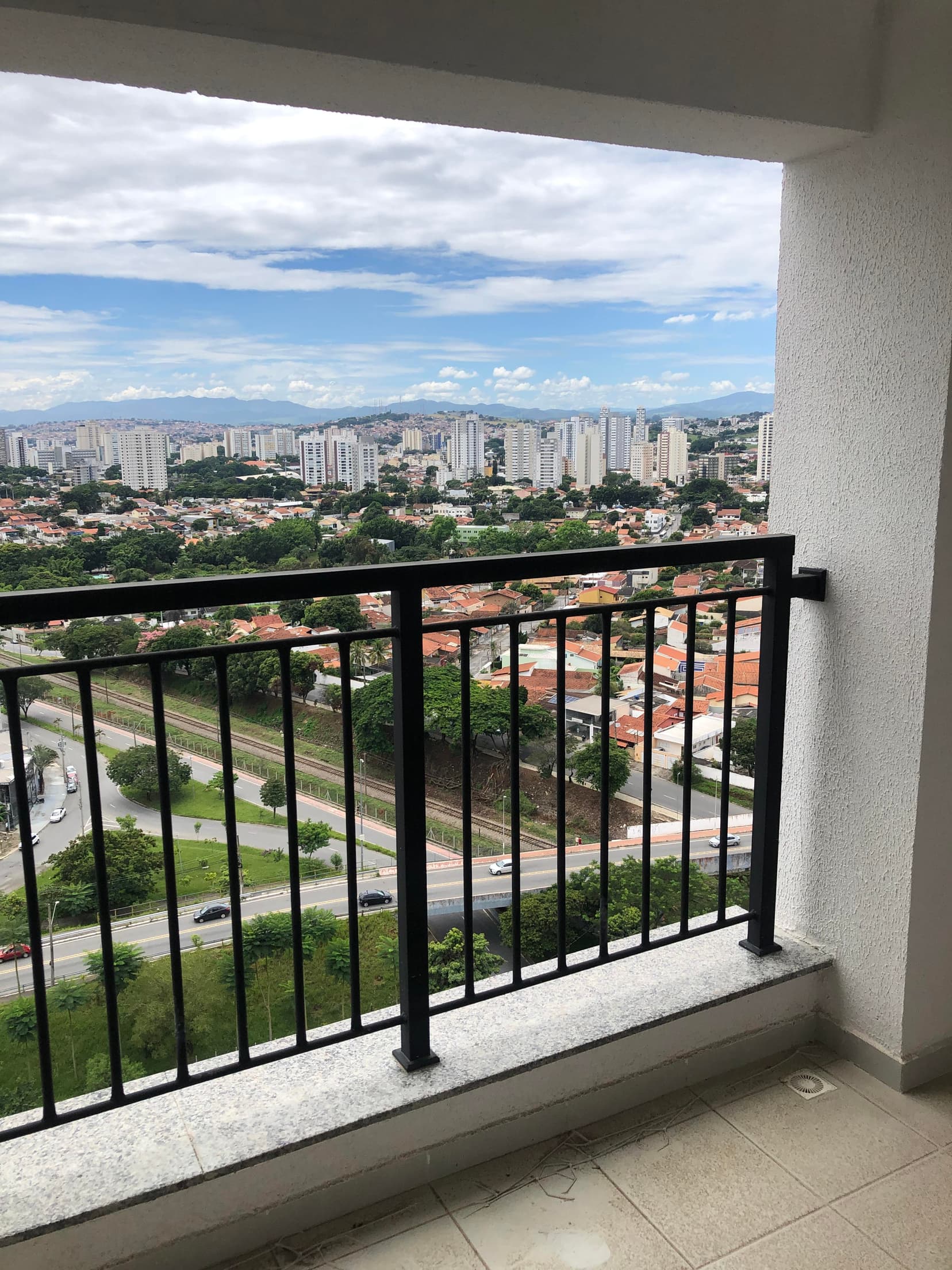Foto 12 de 32: Apartamento em leilão em Taubaté - SP, bairro Vila Costa — Apto 94m² | Vila Costa (Taubaté) | 2 Vagas | DESOCUPADO: Excelente Localização Próximo ao Taubaté Shopping. Ideal p/ Moradia ou Renda!