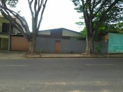 Foto 3 de 6: Terreno em leilão em Umuarama - PR — Lote de terreno urbano com área de 332,40m², contendo uma benfeitoria residencial, situado em Umuarama/PR