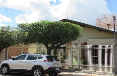 Casa em leilão em Barretos - SP — Casa, A.T. 242m², A.C. 154m², Celina