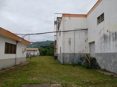Foto 29 de 70: Area Rural em leilão em Amparo - SP, bairro Três Pontes — Imóvel Rural, A.T. 19ha, A.C. 7.362m², antigo abatedouro, galpões, casas, Três Pontes
