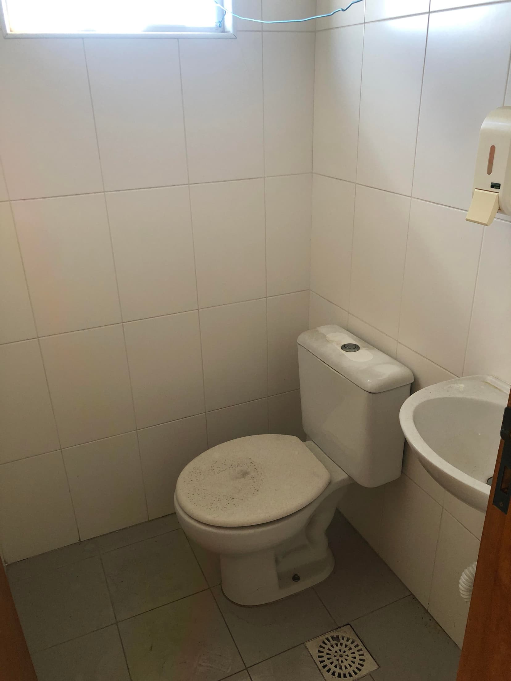 Foto 4 de 16: Comercial em leilão em Santos - SP, bairro Embaré — Sala Corporativa 116m² 1 vaga | Ed. Bandeirantes | Santos/SP | Av. Pedro Lessa: Amplo Espaço e Localização Estratégica no Embaré!