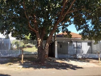 Terreno em leilão em Maringá - PR — Terreno urbano com área total de 800m² e área construída de 167m² - Maringá/PR