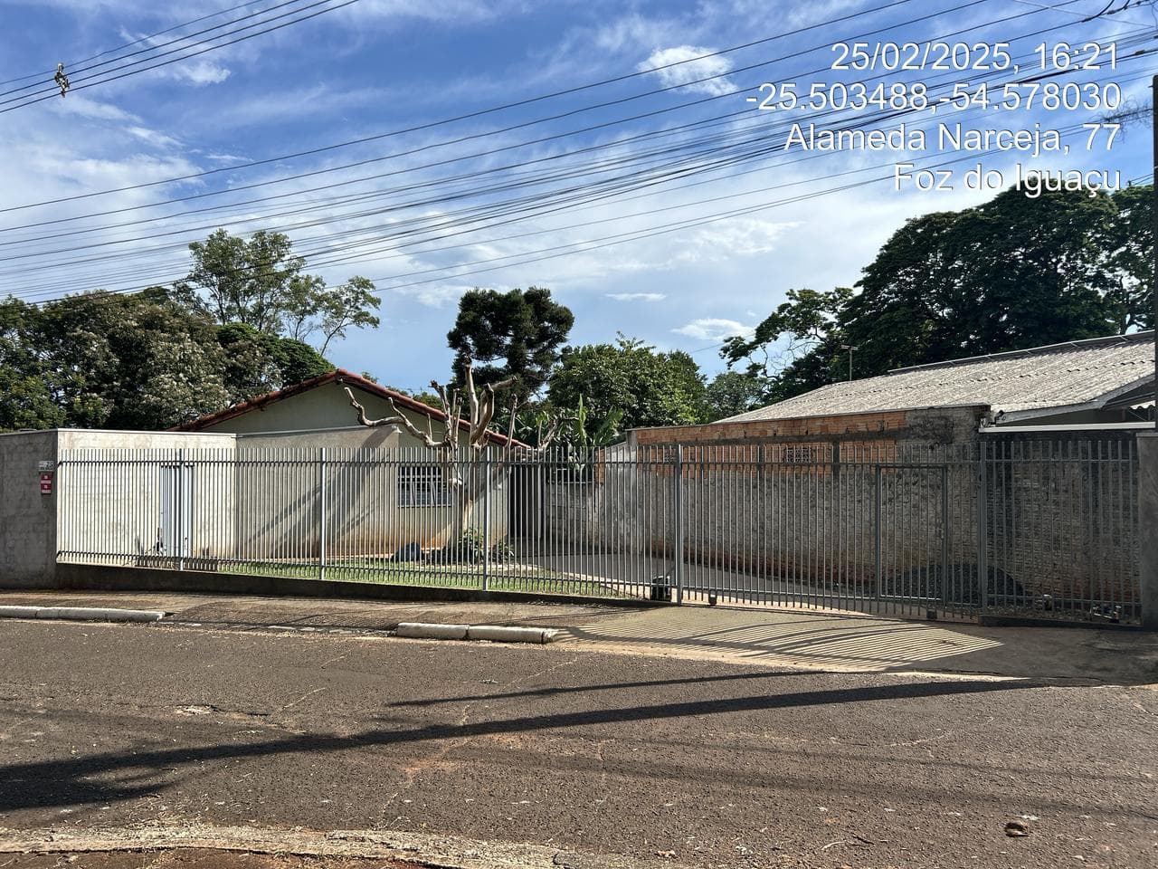 Casa em leilão em Foz Do Iguaçu - PR, bairro Vila Residencial A — Imóvel com 72,47m², terreno com área total 464,46m², na Alameda Narceja, 25, Vila Residencial A, Foz do Iguaçu/PR.