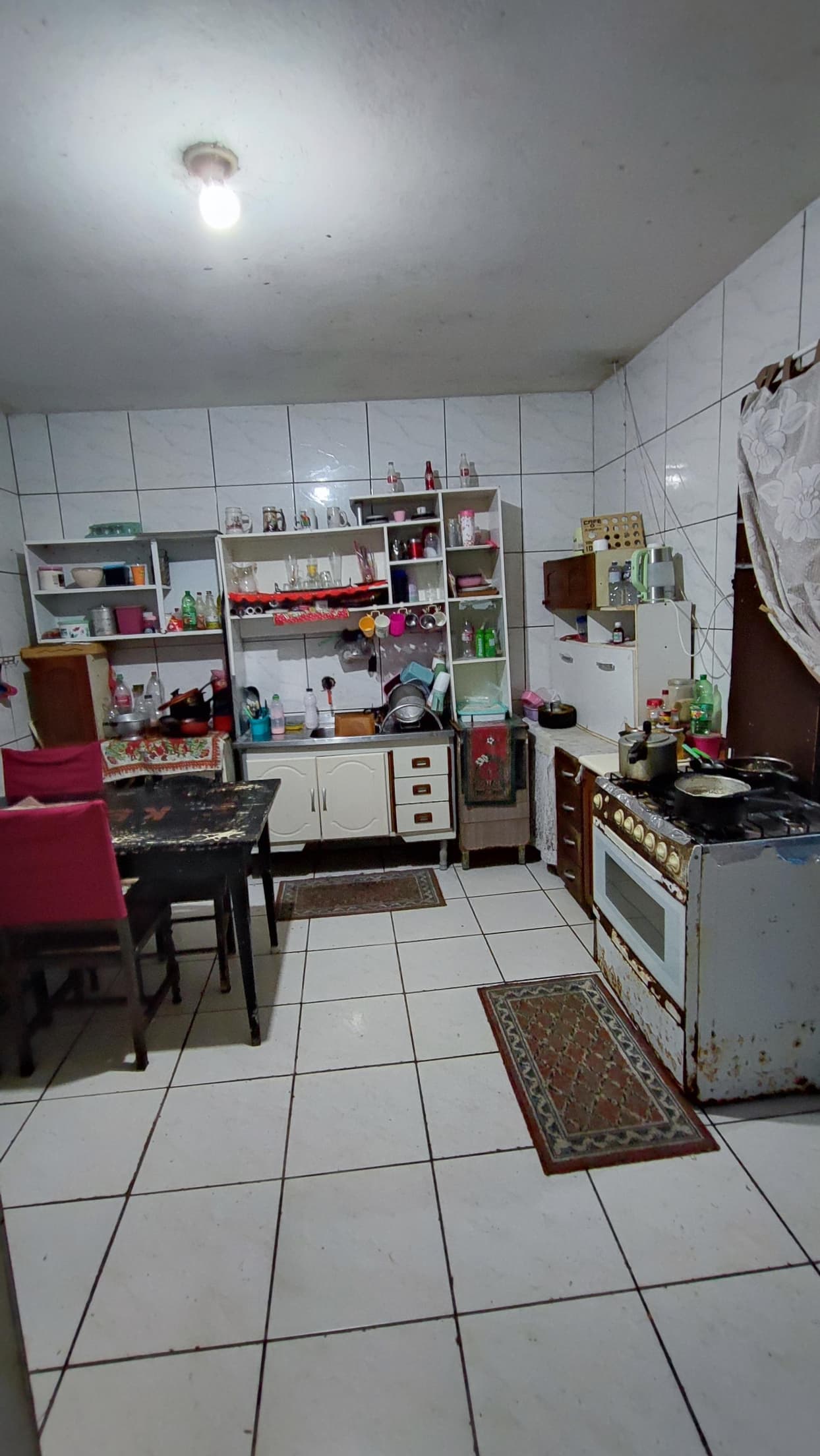 Foto 11 de 12: Casa em leilão em Blumenau - SC — Imóvel com aproximadamente 480m², contendo 2 casas, bairro Valparaíso, Blumenau/SC