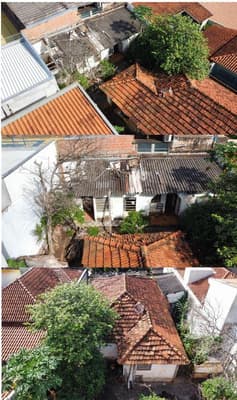Terreno em leilão em Assis - SP, bairro Centro — Casa com área de terreno de 335,28m² Localizado na Rua Gonçalves Dias, nº 427, Centro - Assis/SP.
