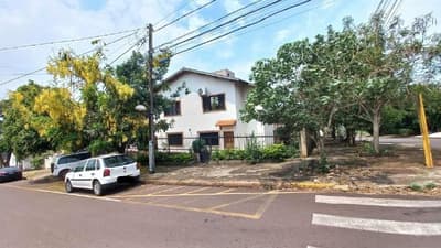 Foto 1 de 14: Casa em leilão em Umuarama - PR — Sobrado em Alvenaria com Área de 248m², área total de 390m² - Umuarama/PR