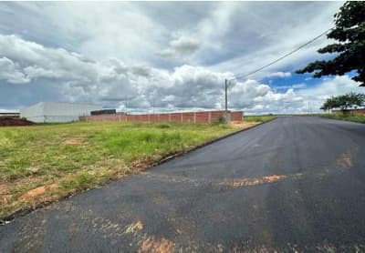 Foto 2 de 4: Terreno em leilão em Mariluz - PR, bairro Centro — Imóvel Urbano: Lote de Terras Sob Nº 08 a 18, Da Quadra Nº B-14, do Loteamento Jardim Bomfim em Mariluz/PR