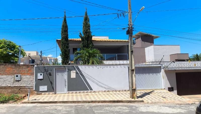 Foto 1 de 2: Casa em leilão em Montes Claros - MG, bairro Morada da Serra — Casa 300m², Bairro Morada da Serra, Montes Claros/MG