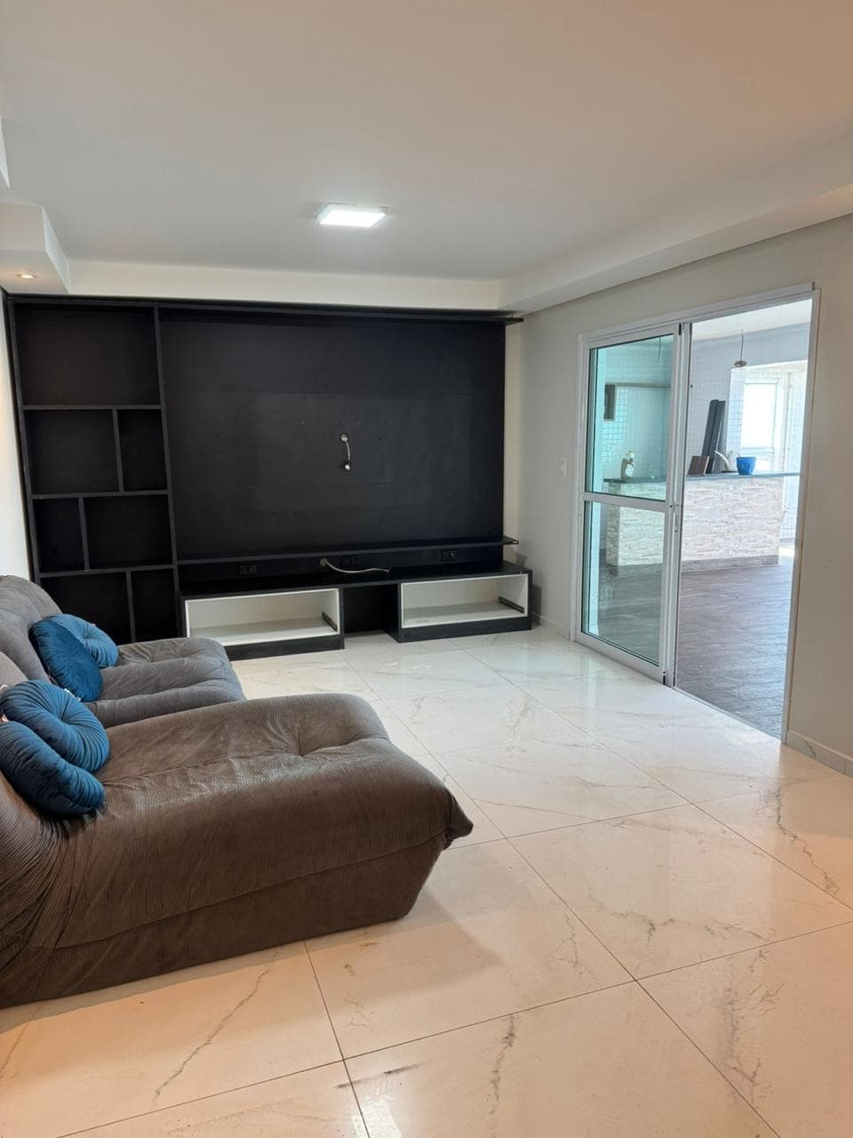 Foto 2 de 18: Apartamento em leilão em Mongaguá - SP — Cobertura de frente para o mar com área total de 236,319m2 - Condomínio Residencial Ilha Bela - Mongaguá/SP