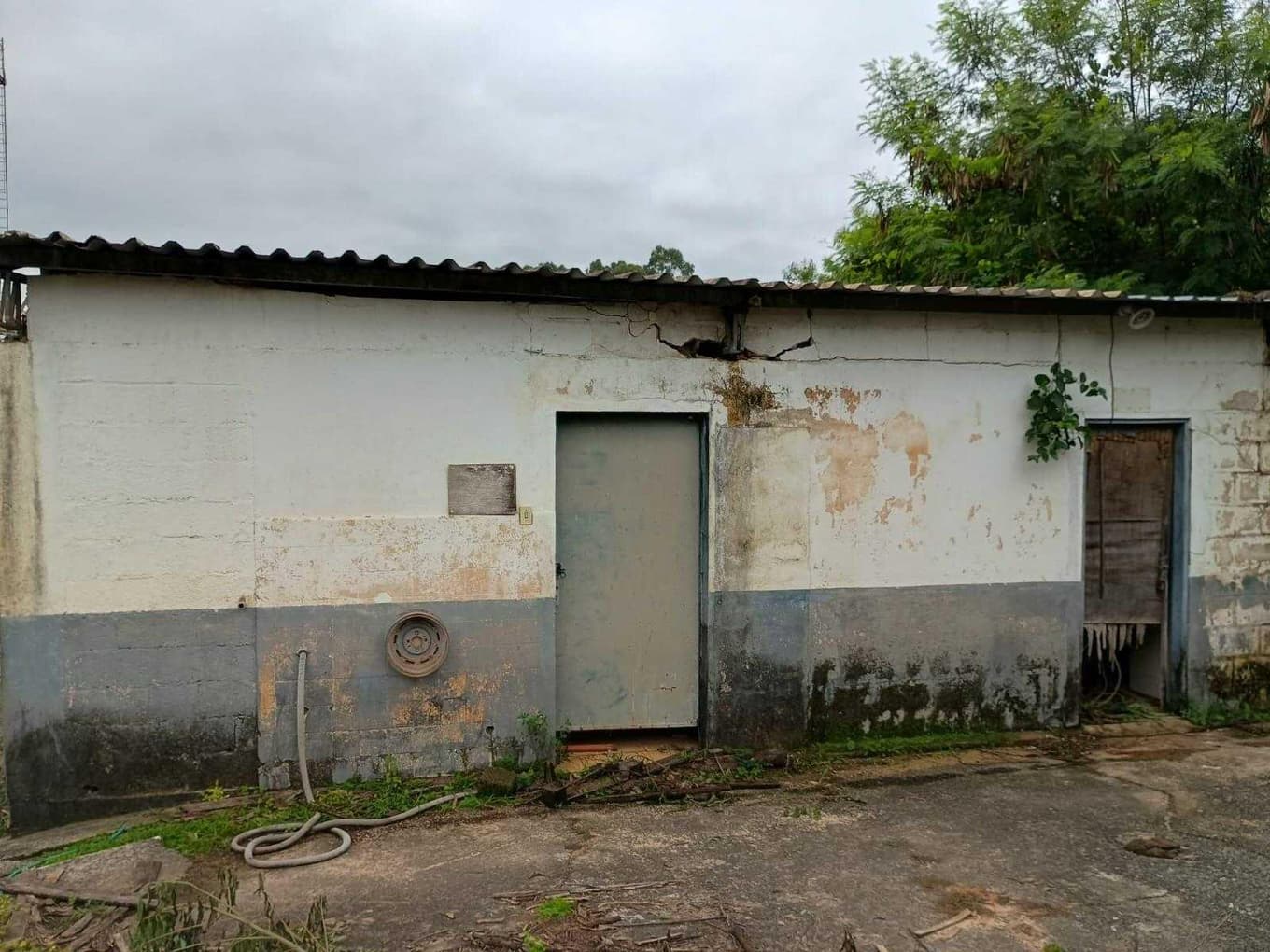 Foto 38 de 70: Area Rural em leilão em Amparo - SP, bairro Três Pontes — Imóvel Rural, A.T. 19ha, A.C. 7.362m², antigo abatedouro, galpões, casas, Três Pontes