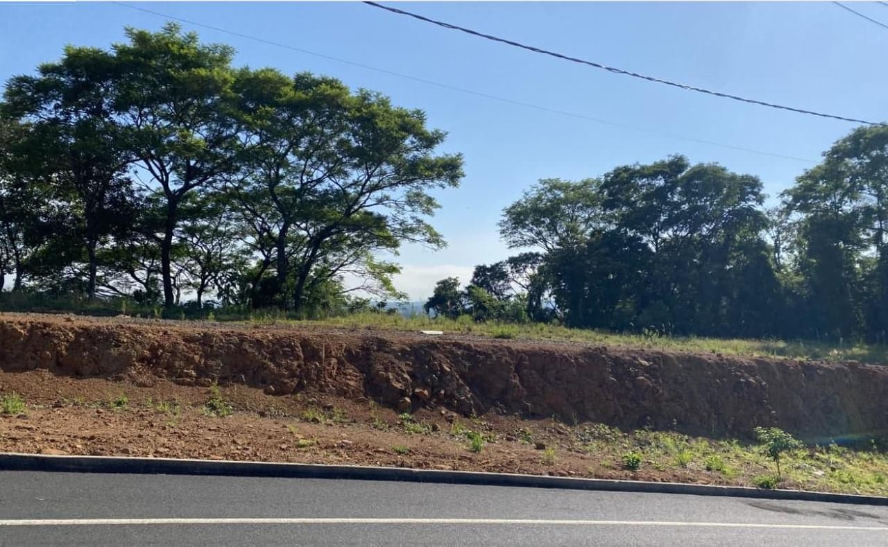 Foto 1 de 5: Terreno em leilão em Francisco Beltrão - PR, bairro Sadia — Terreno Urbano 450,24M2 - Próximo ao novo contorno, ruas asfaltadas, parte alta, área em ascensão e valorização
