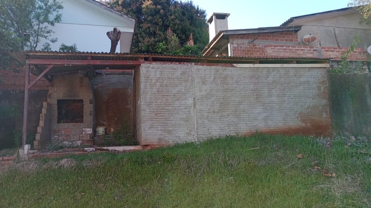 Foto 8 de 13: Casa em leilão em Capitão Leônidas Marques - PR — Casa 126m² Desocupada no Bairro Centro em Capitão Leonidas Marques/PR