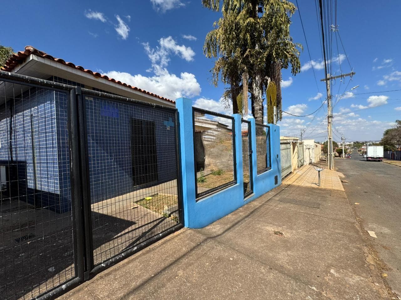 Foto 2 de 8: Comercial em leilão em Patos De Minas - MG — Prédio Comercial c/ Terreno de 223m², Desocupado no Alvorada III, Patos de Minas/MG