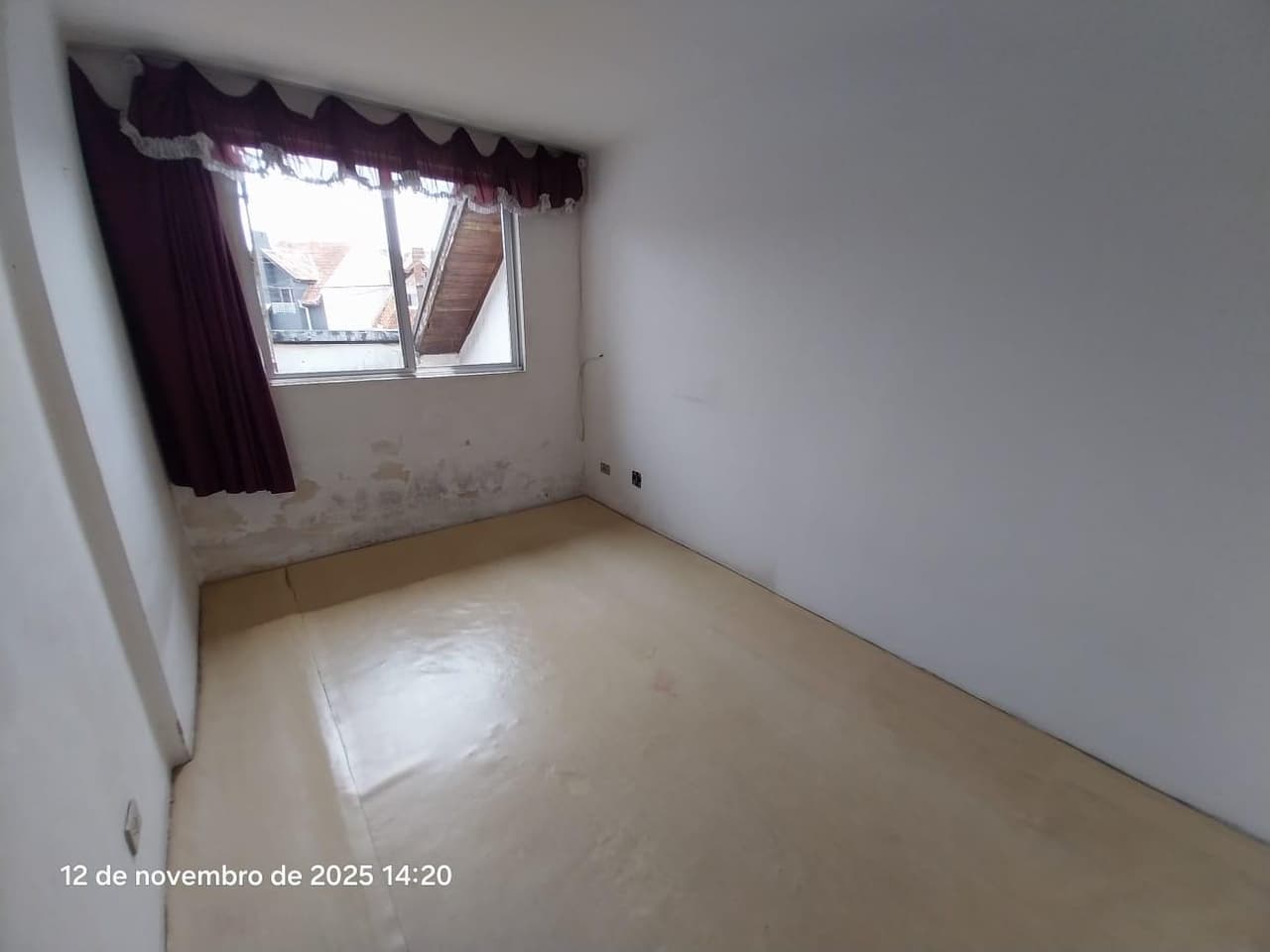 Foto 10 de 13: Casa em leilão em Curitiba - PR, bairro Bairro Alto — Sobrado com área construída útil de 74,87m², Rua Sebastião Alves Ferreira 2815, Bairro Alto, Curitiba/PR - Massa Falida de Tagus Engenharia e Construções