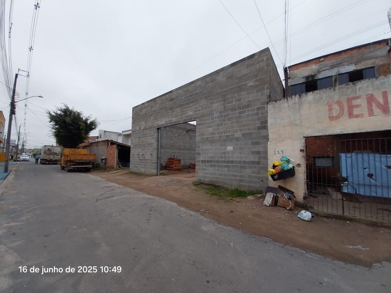 Foto 2 de 11: Terreno em leilão em Curitiba - PR, bairro Uberaba — Terreno urbano com área de 160,01m², contendo benfeitoria com área de 150,00m², Curitiba/PR