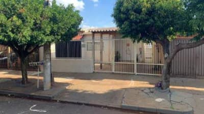 Casa em leilão em Ribeirão Preto - SP — Casa 55m² no bairro Parque Anhanguera em Ribeirão Preto/SP - Ocupado
