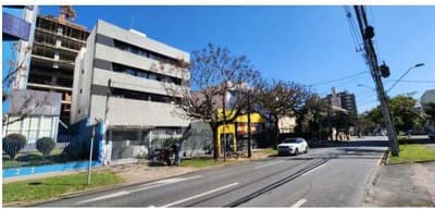 Foto 1 de 6: Apartamento em leilão em Curitiba - PR, bairro Bigorrilho — Prédio com 4 pavimentos e subsolo, apartamentos com cerca de 52m² cada. Com a área de 774,98m². Localizado na Rua Desembargador Motta 2737, Bigorrilho, Curitiba/PR (Edifício Montreal).