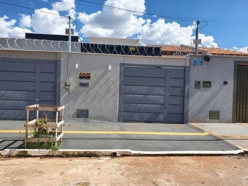 Foto 1 de 13: Casa em leilão em Goiânia - GO — Casa 102m² com Terreno 102m² | Goiânia-GO | Residencial Recanto Das Garças - 3 Dorms, 2 Banheiros e 1 Vaga - Financiamento até 420 Meses!