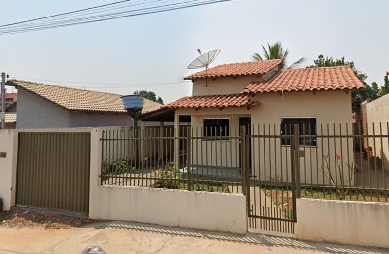 Casa em leilão em Mineiros - GO — CASA RESIDENCIAL A.T 345,00M2, A.C 105,40M2 EM MINEIROS-GO