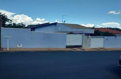 Foto 1 de 9: Casa em leilão em Terra Roxa - SP — Casa, A.T. 464m², A.C. 206m², 2 dorm, 1 suíte, piscina