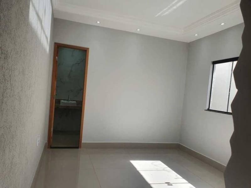 Foto 5 de 13: Casa em leilão em Goiânia - GO — Casa 102m² com Terreno 102m² | Goiânia-GO | Residencial Recanto Das Garças - 3 Dorms, 2 Banheiros e 1 Vaga - Financiamento até 420 Meses!