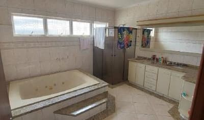 Foto 4 de 36: Casa em leilão em Apucarana - PR — Sobrado com área de 359,22m² e área total de terreno de 554,86m² - Apucarana/PR