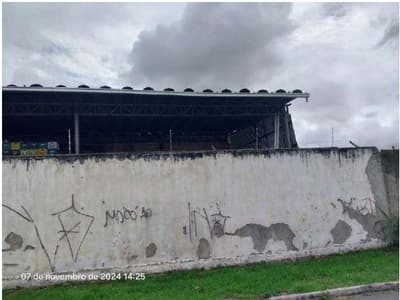 Foto 2 de 22: Comercial em leilão em Pinhais - PR, bairro Centro — Galpão com área de 360,00m² e um escritório com área de 30,00m², área do terreno 653,00m² - Pinhais/PR