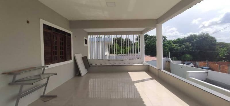 Foto 3 de 20: Casa em leilão em Fortaleza - CE, bairro Lagoa Redonda — Casa 378m² com Terreno 400m² | Fortaleza-CE | Lagoa Redonda - 4 Dormitórios, Piscina e Vaga - Financiamento até 420 Meses!