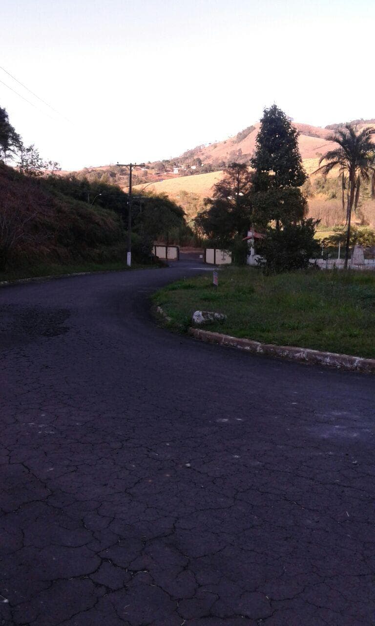 Foto 1 de 18: Terreno em leilão em Lindóia - SP — Lote de Terreno com 560,50m2, Cond. Mirante do Lago em Lindóia-SP