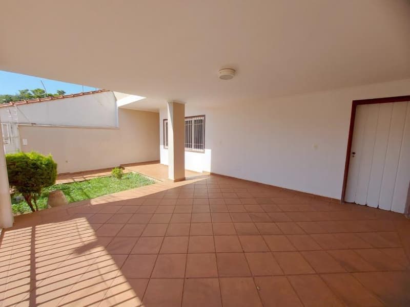 Foto 10 de 11: Comercial em leilão em Jaú - SP, bairro Centro — PRÉDIO RESIDENCIAL, MATRÍCULA 33.028 - RUA JORDANO ZAGO, 75 - CENTRO - JAÚ/SP - ÁREA TOTAL 250,00 m² - ÁREA CONSTRUÍDA 244,48 m²