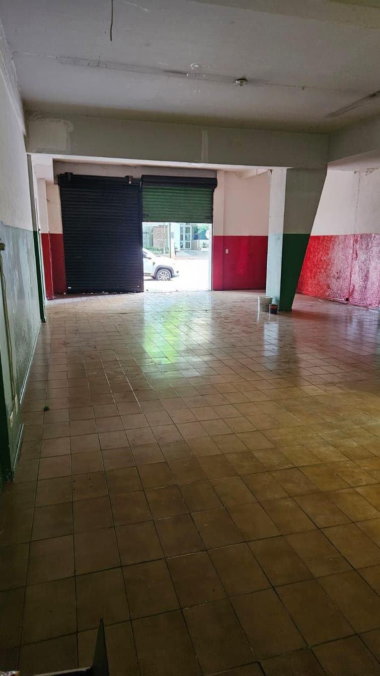 Foto 4 de 13: Comercial em leilão em Maringá - PR, bairro Zona 07 — Sala Comercial - Está situado dentro do Edifício Bahamas Zona 07- 97,99 m² - Maringá