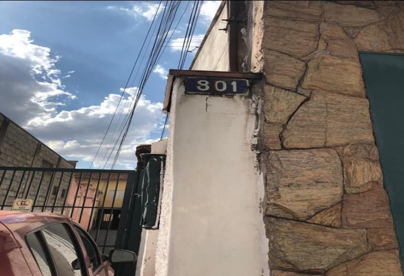 Foto 2 de 27: Casa em leilão em Ribeirão Preto - SP — IMOVEL - CASA tipo SOBRADO construído nos fundos de terreno - Bairro Campos Elísios em Ribeirão Preto/SP
