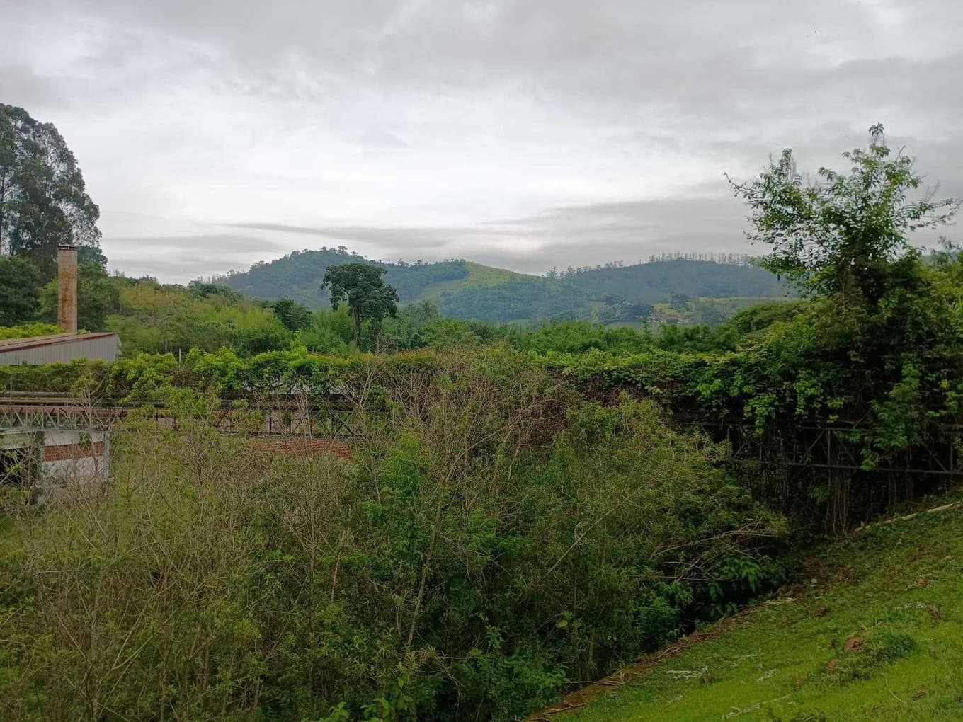 Foto 61 de 70: Area Rural em leilão em Amparo - SP, bairro Três Pontes — Imóvel Rural, A.T. 19ha, A.C. 7.362m², antigo abatedouro, galpões, casas, Três Pontes