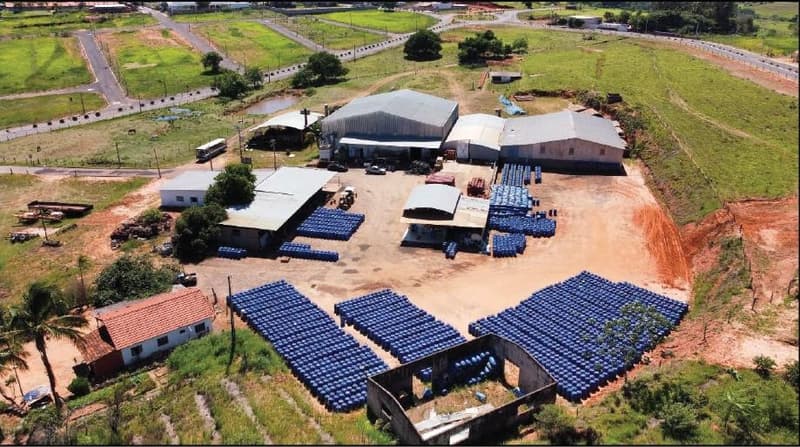 Comercial em leilão em Anhumas - SP — Imóvel industrial com 45.212 m² e múltiplos barracões e benfeitorias.