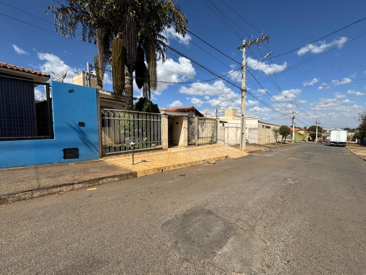 Foto 6 de 8: Comercial em leilão em Patos De Minas - MG — Prédio Comercial c/ Terreno de 223m², Desocupado no Alvorada III, Patos de Minas/MG