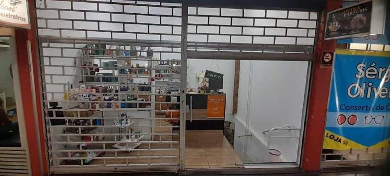 Comercial em leilão em Porto Alegre - RS, bairro Centro Histórico — Loja nº 08 do Edifício Galeria Santa Fé, localizado no 2º pavimento ou andar térreo, ao nível da Avenida Senador Salgado Filho, Porto Alegre/RS