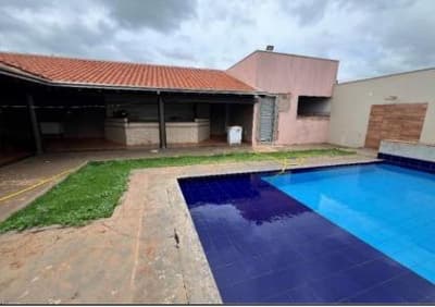 Comercial em leilão em Guará - SP, bairro Jardim dos Ipês — IMÓVEL URBANO COM ÁREA TOTAL DE 250.00 M2- Em GUARÁ/SP