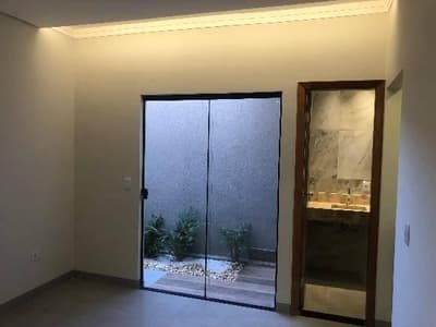 Foto 1 de 14: Casa em leilão em Campo Grande - MS, bairro Jardim Jacy — Casa 137m² com Terreno 360m² | Campo Grande-MS | Jardim Jacy - 3 Dorms e 2 Banheiros - Financiamento até 420 Meses!