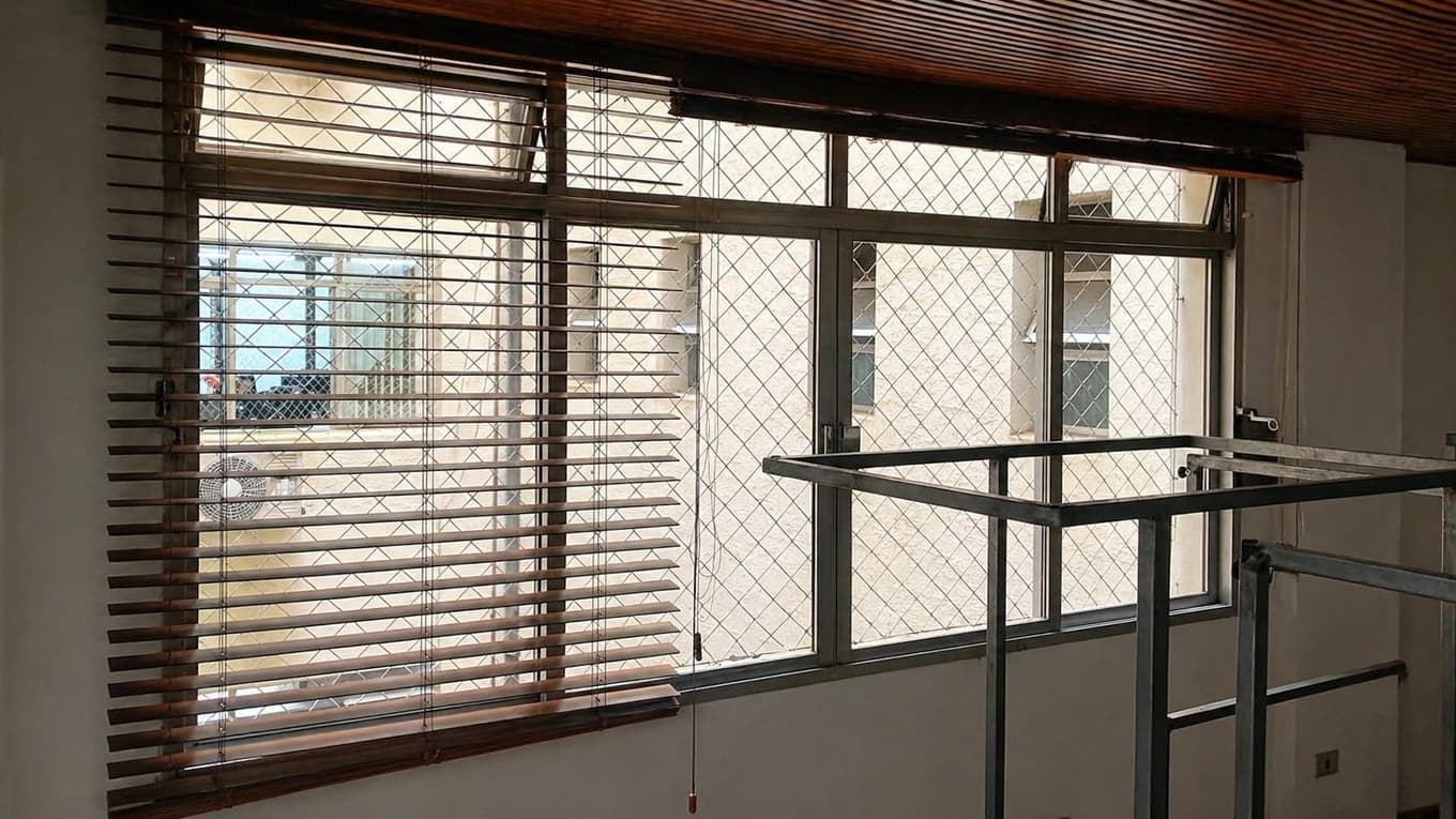 Foto 10 de 19: Comercial em leilão em Curitiba - PR, bairro Centro — SALAS COMERCIAIS Nº 502/504 EDIFÍCIO GOIÁS CURITIBA/PR