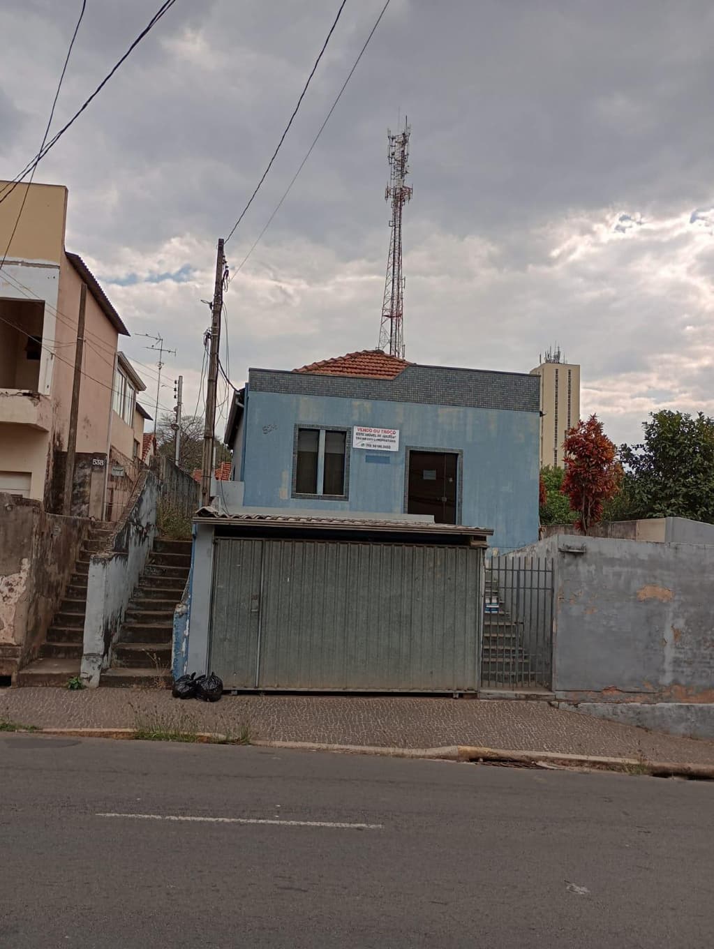 Casa em leilão em Americana - SP, bairro Vila Gallo — Casa com 277,9 m² AC e 456 m² de AT em Americana/SP