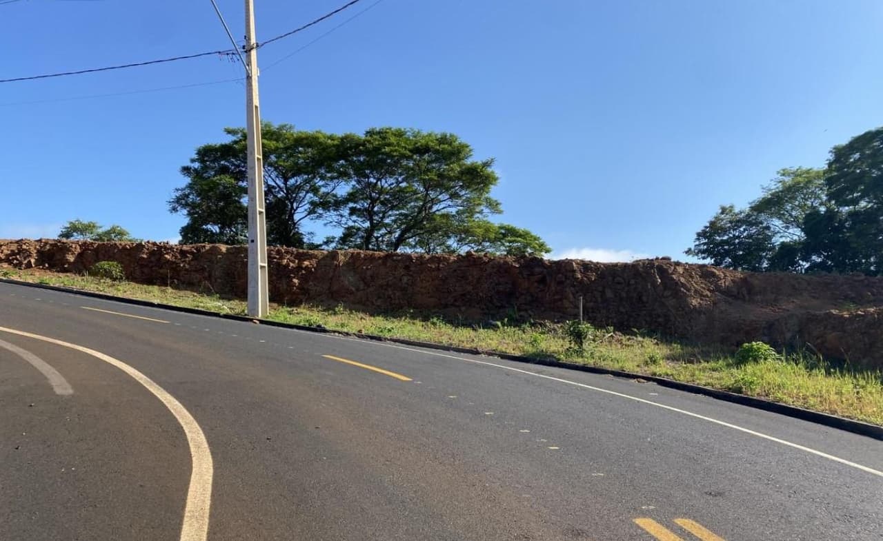 Foto 2 de 5: Terreno em leilão em Francisco Beltrão - PR, bairro Sadia — Terreno Urbano 450,24M2 - Próximo ao novo contorno, ruas asfaltadas, parte alta, área em ascensão e valorização