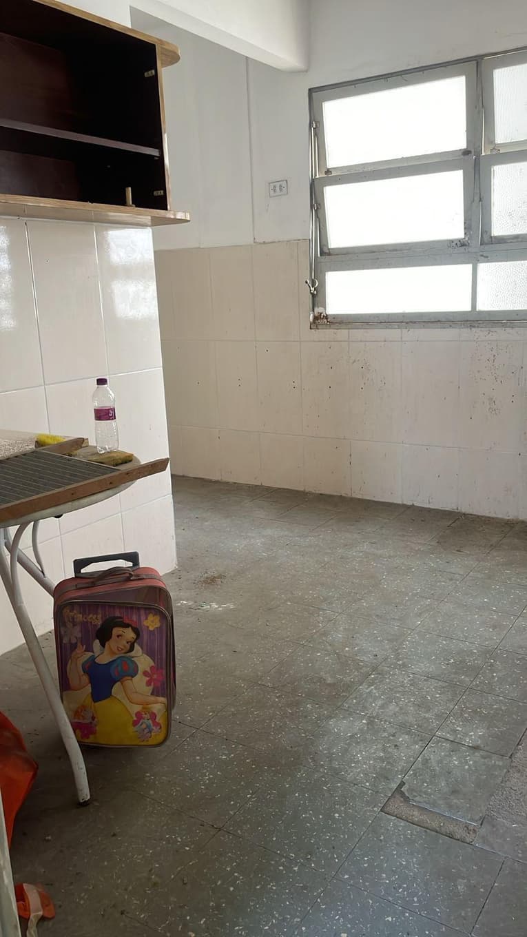 Foto 15 de 18: Apartamento em leilão em Paranaguá - PR, bairro Centro — Direitos decorrentes da ação de usucapião sobre o Apartamento nº 702, do 7º andar, do Edifício Nossa Senhora do Rocio, Paranaguá