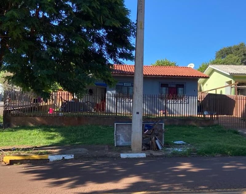 Foto 2 de 12: Imóvel em leilão em Toledo - PR — Imóvel Residencial com Área Total de 206,25m² e Área Construída de 64,00m² em Toledo/PR
