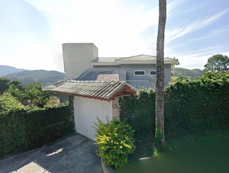 Casa em leilão em Jambeiro - SP, bairro Jardim Centenário — Casa Desocupada com 416m², Terreno de 1.376m² e 2 Vagas - Jardim Centenário, Jambeiro/SP | Aceita FGTS e Financiamento Inter