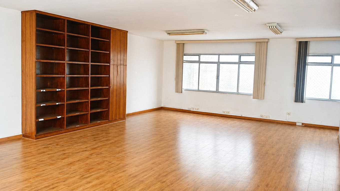 Foto 1 de 16: Comercial em leilão em Curitiba - PR, bairro Centro — SALA COMERCIAL Nº 1002 EDIFÍCIO GOIÁS CURITIBA/PR