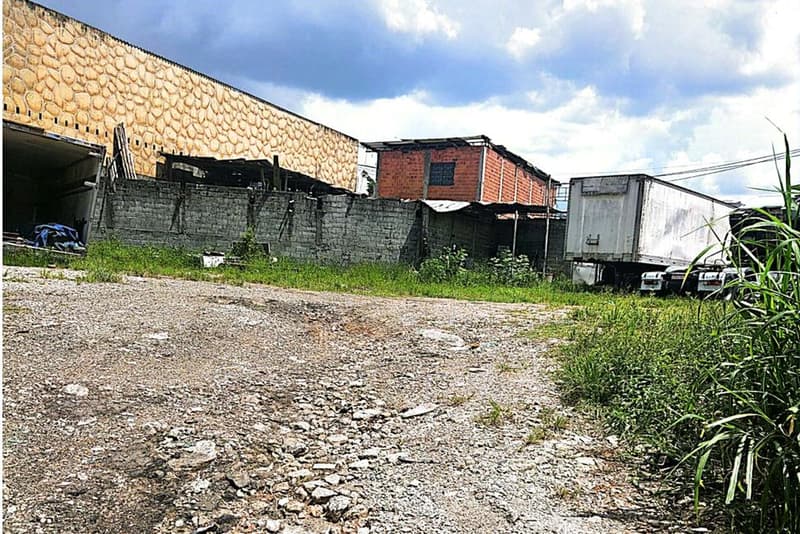 Foto 2 de 4: Terreno em leilão em Osasco - SP — Terreno com área total de 381m².