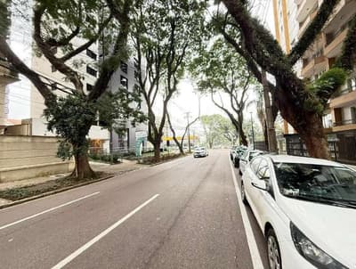 Foto 3 de 12: Apartamento em leilão em Curitiba - PR — Apartamento com a área construída de utilização exclusiva de 153,5400m² e vaga de estacionamento do EDIFÍCIO GAUDIUM, Curitiba/PR