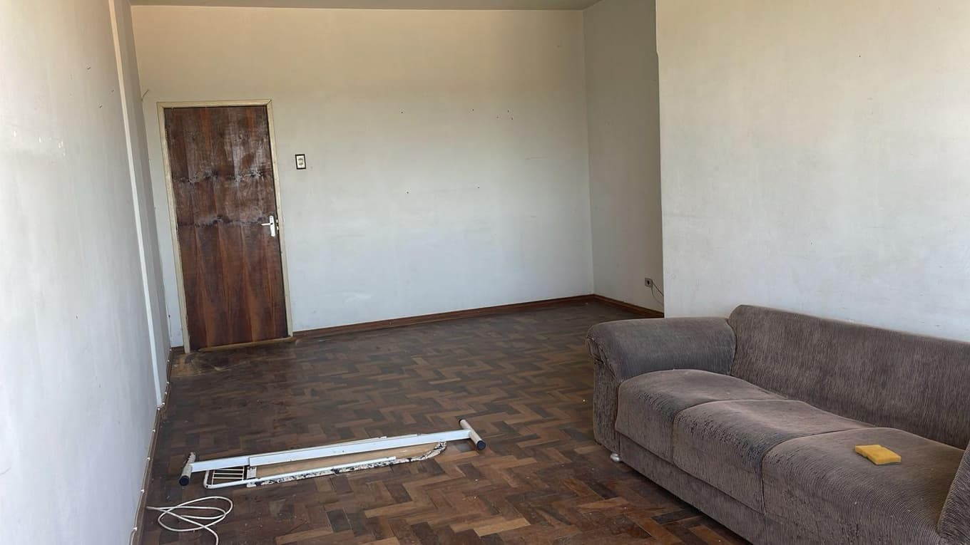 Foto 8 de 18: Apartamento em leilão em Paranaguá - PR, bairro Centro — Direitos decorrentes da ação de usucapião sobre o Apartamento nº 702, do 7º andar, do Edifício Nossa Senhora do Rocio, Paranaguá
