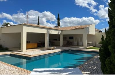 Foto 7 de 13: Casa em leilão em Nova Andradina - MS — Casa, A.T. 800m², A.C. 178m², 2 vagas, Churrasqueira, Piscina, Centro